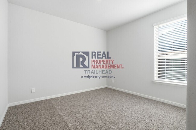 Building Photo - Spacious 5-Bedroom Home with Contemporary Living Spaces