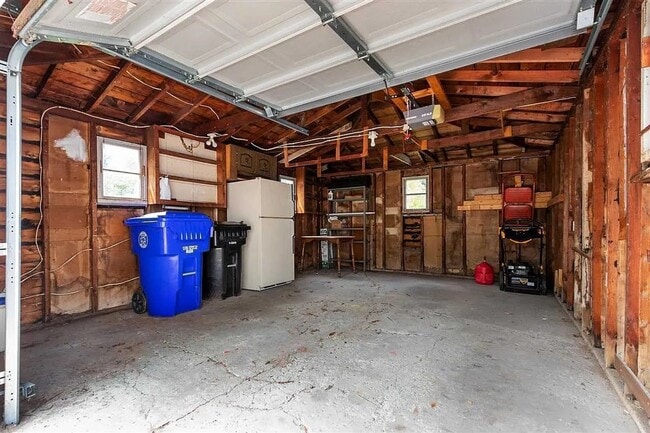 Building Photo - 1316 W Rogers Ave