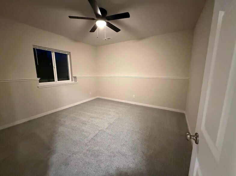 Building Photo - 5995-5995 Hanson Ct