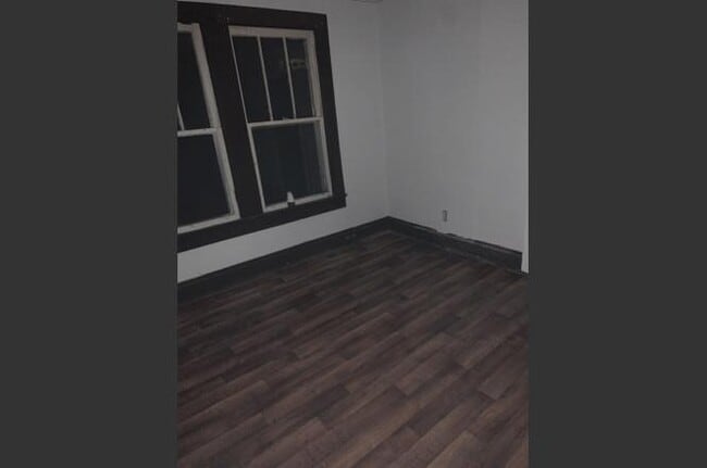 Building Photo - 2-bedroom 1 Bathroom