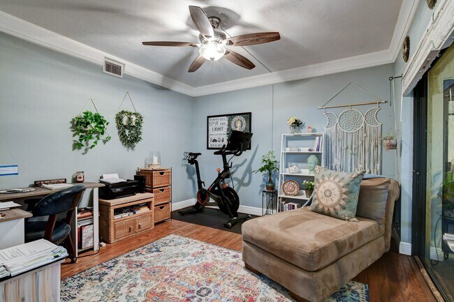 Building Photo - 20 Via Lago