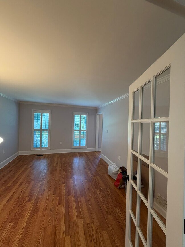 Building Photo - Beautiful East Side Home