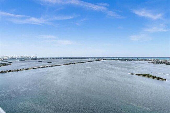 Building Photo - 700 NE 24th St