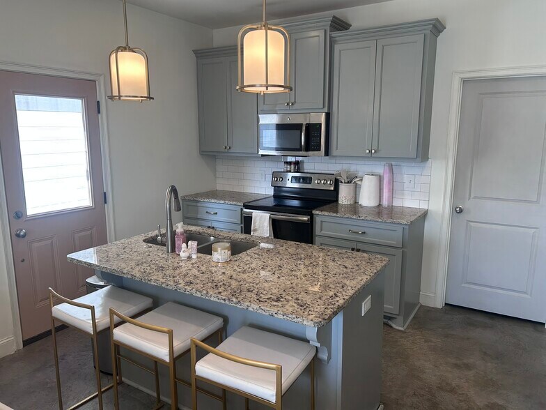 Building Photo - 200 Taylor Cottage Cv