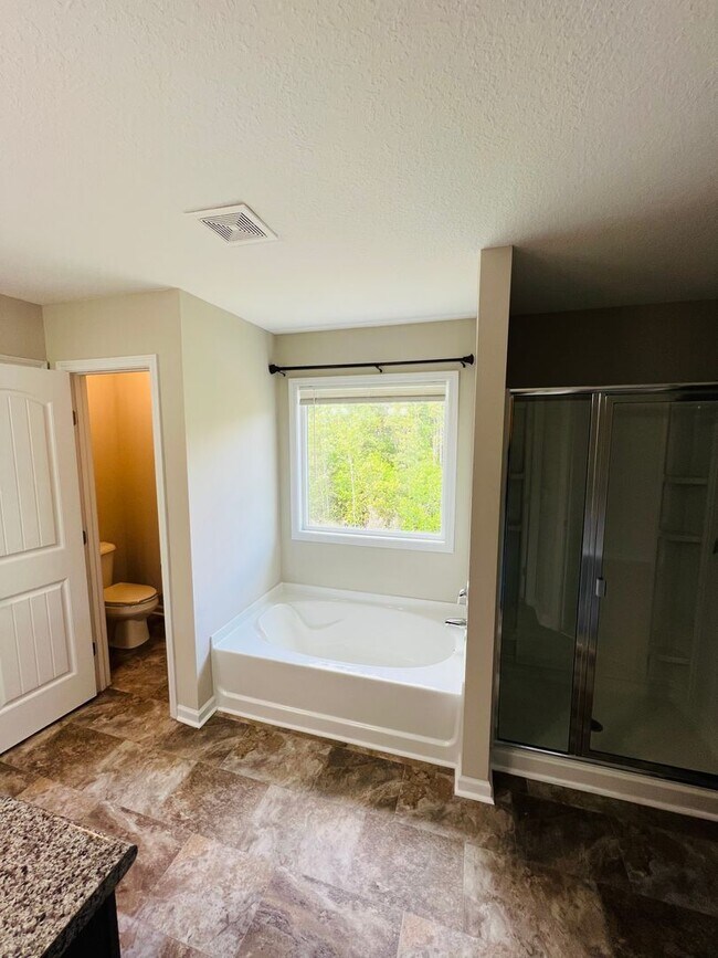 Building Photo - Pet Friendly 2 Story 4 bed 2 1/2 Bath home.