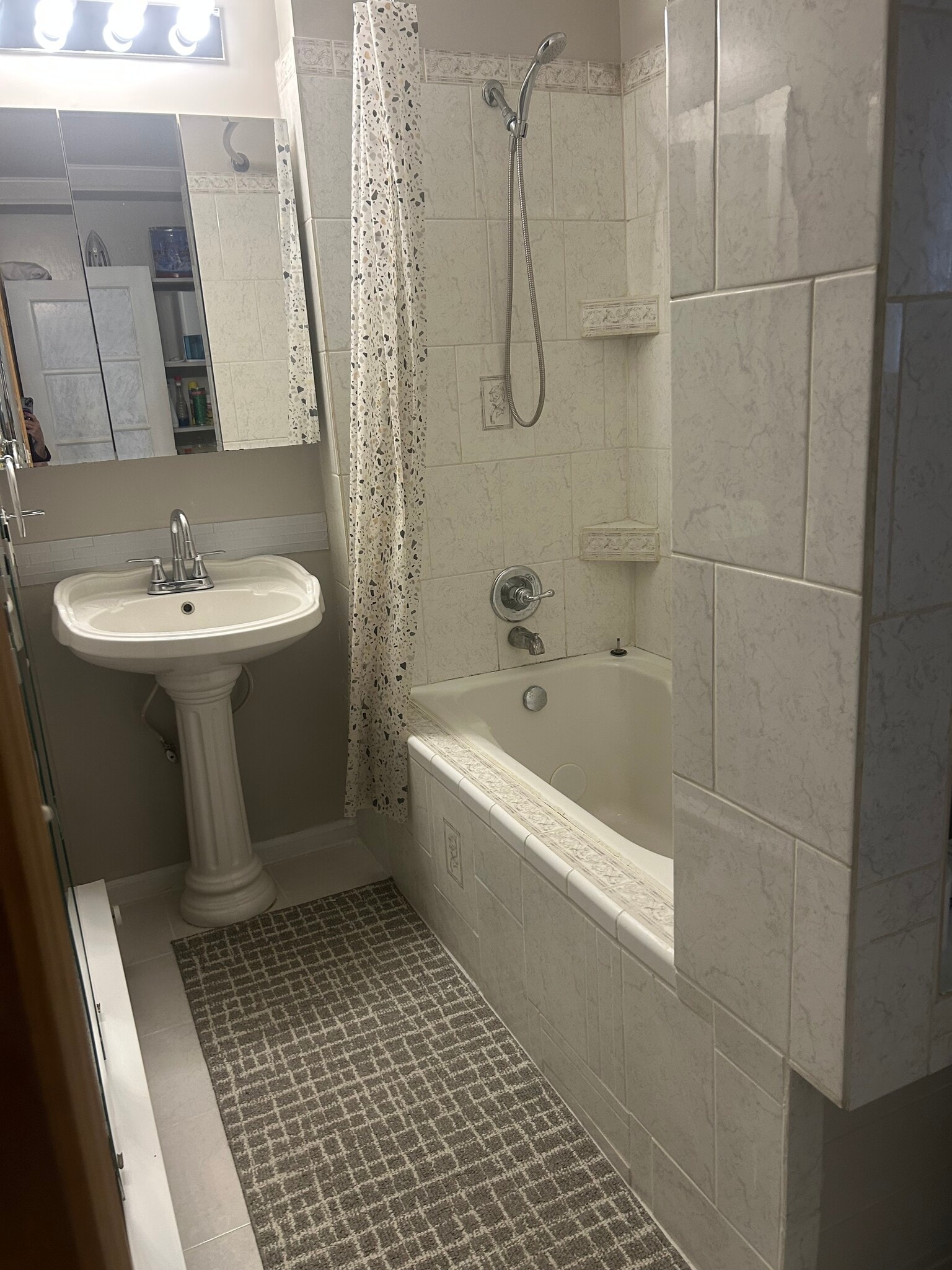 Building Photo - 815 Cedar St