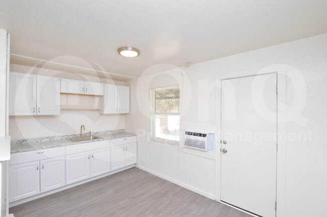 Primary Photo - 7040 Grand Ave