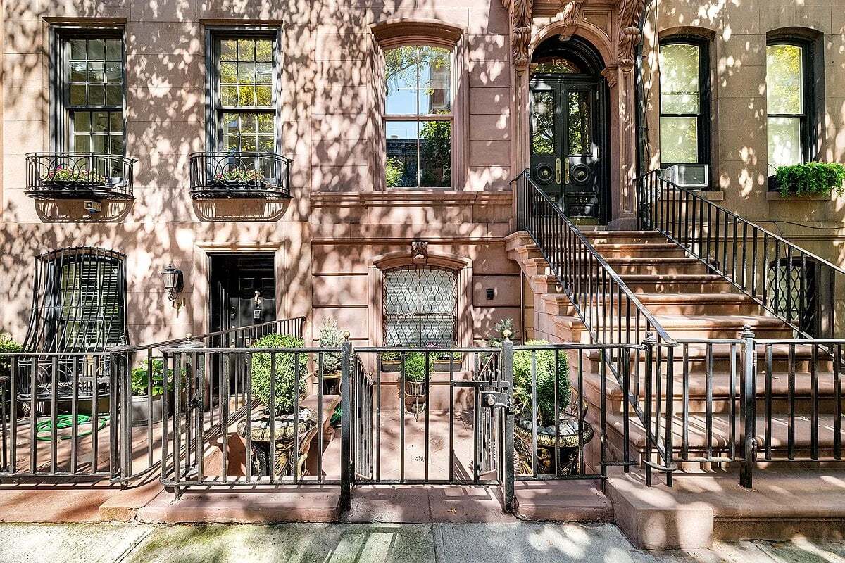 Building Photo - 163 E 71st St