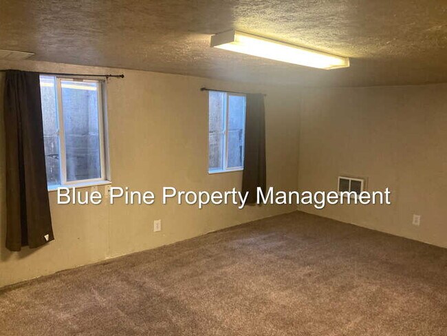 Building Photo - 440 Walnut St