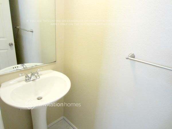 Building Photo - 44743 Johnston Dr