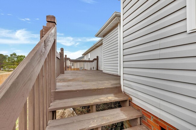 Building Photo - 213 E Ridge Ct