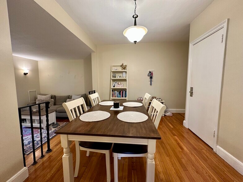 Building Photo - 65 Strathmore Rd