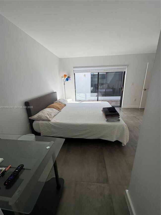 Building Photo - 534 NE 195th St