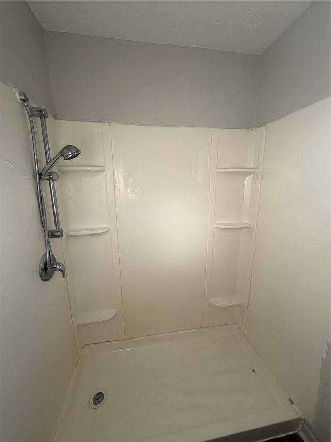 Building Photo - 3310 Forest Glen Dr