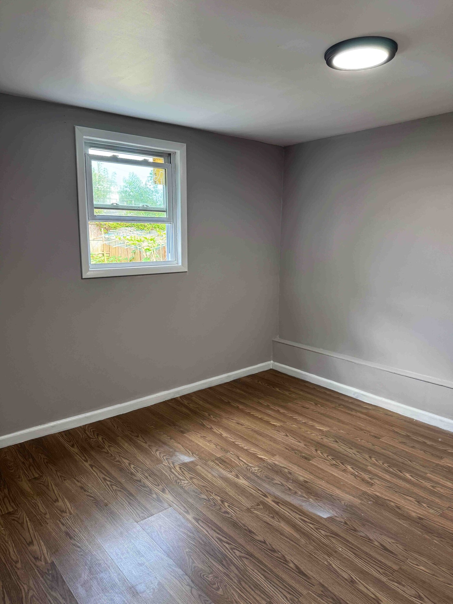 Building Photo - 35 Holiday Park Dr