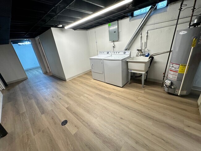 Building Photo - Impeccably Clean Warren Ranch!