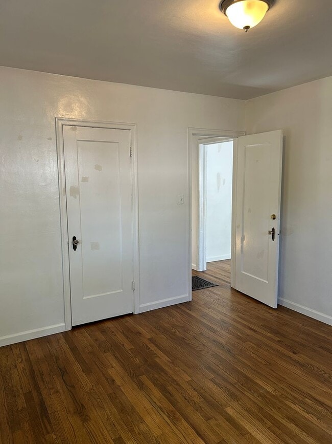 Building Photo - **MIDTOWN - READY FOR MOVE IN** 2 Bedroom/...