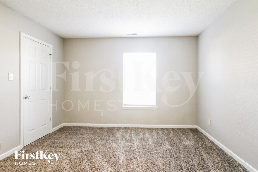 Building Photo - 7604 Wood Stream Dr