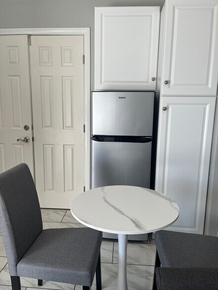 Building Photo - 8418 Lourenco Ln