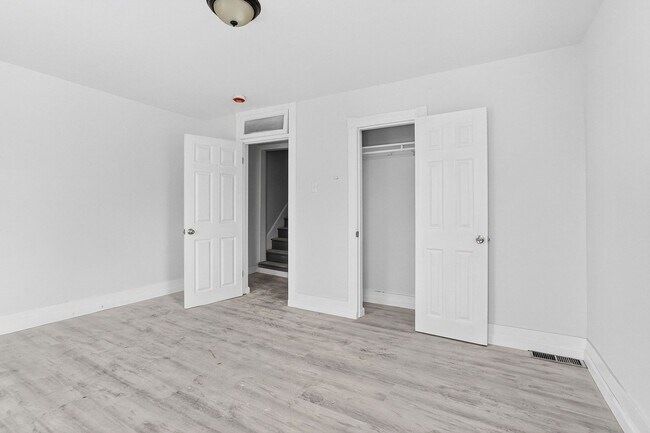 Building Photo - 398-400 N. Maple Ave