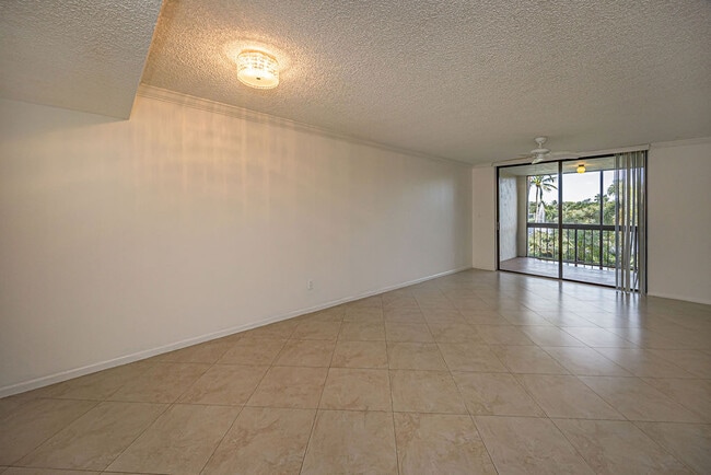 Building Photo - 1915 Lavers Cir