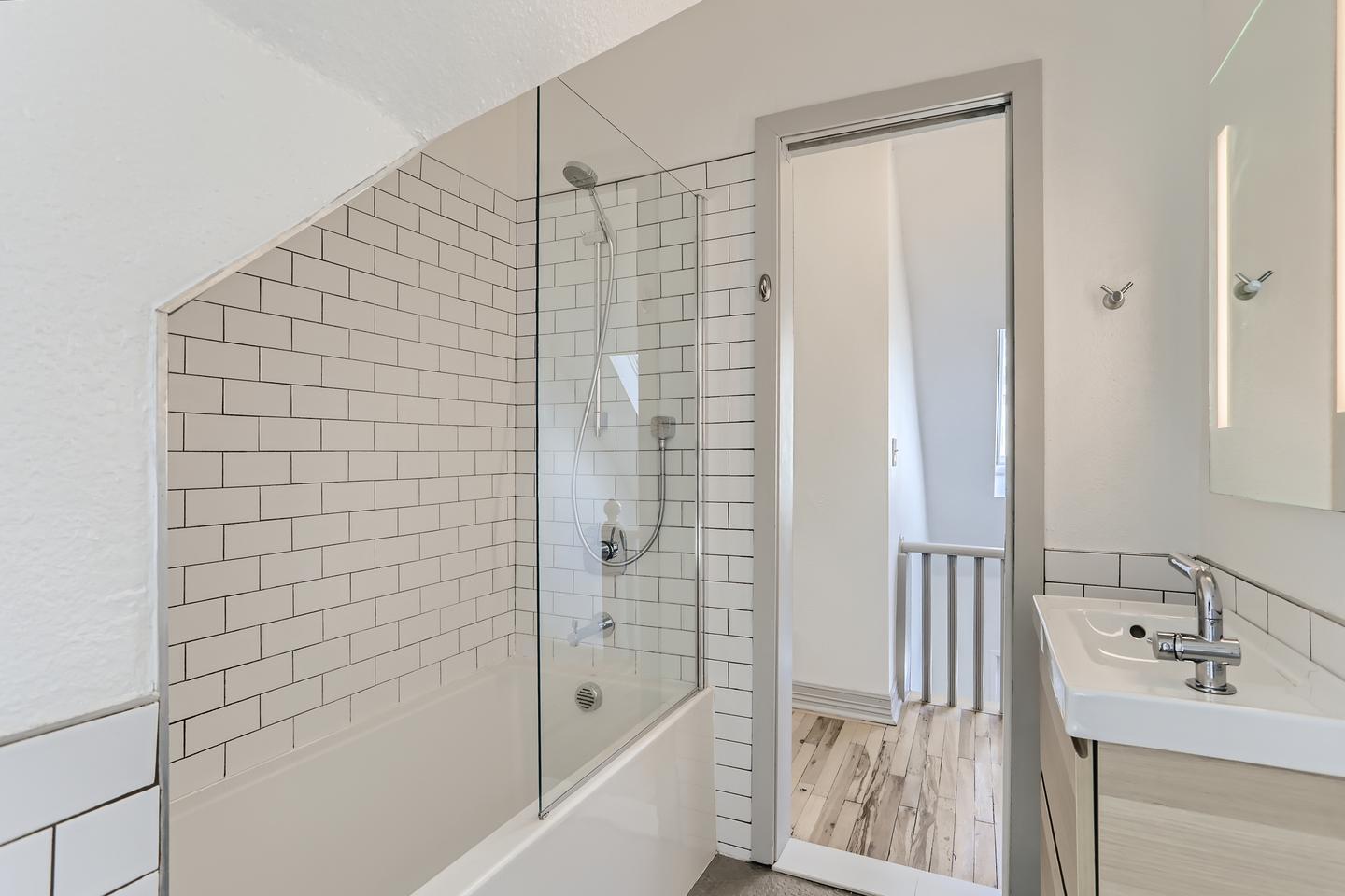 Building Photo - Striking Whittier Victorian home with fully fenced backyard