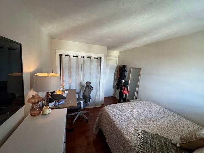 Building Photo - 21 Middlesex Ave