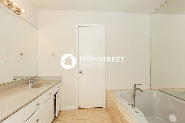 Building Photo - 3 Bedroom Pet-Friendly Home in HERMITAGE, TN with Main Street Renewal