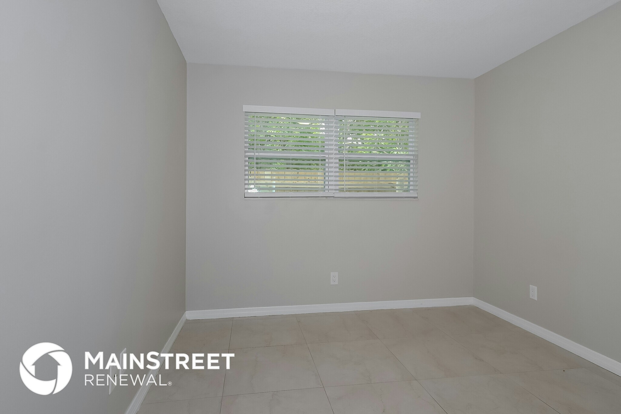 Building Photo - 3299 SE Garden St