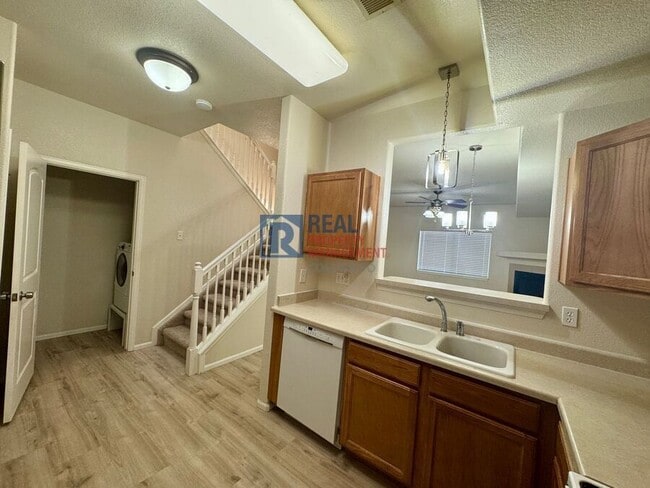Building Photo - 838 S Kalispell Cir
