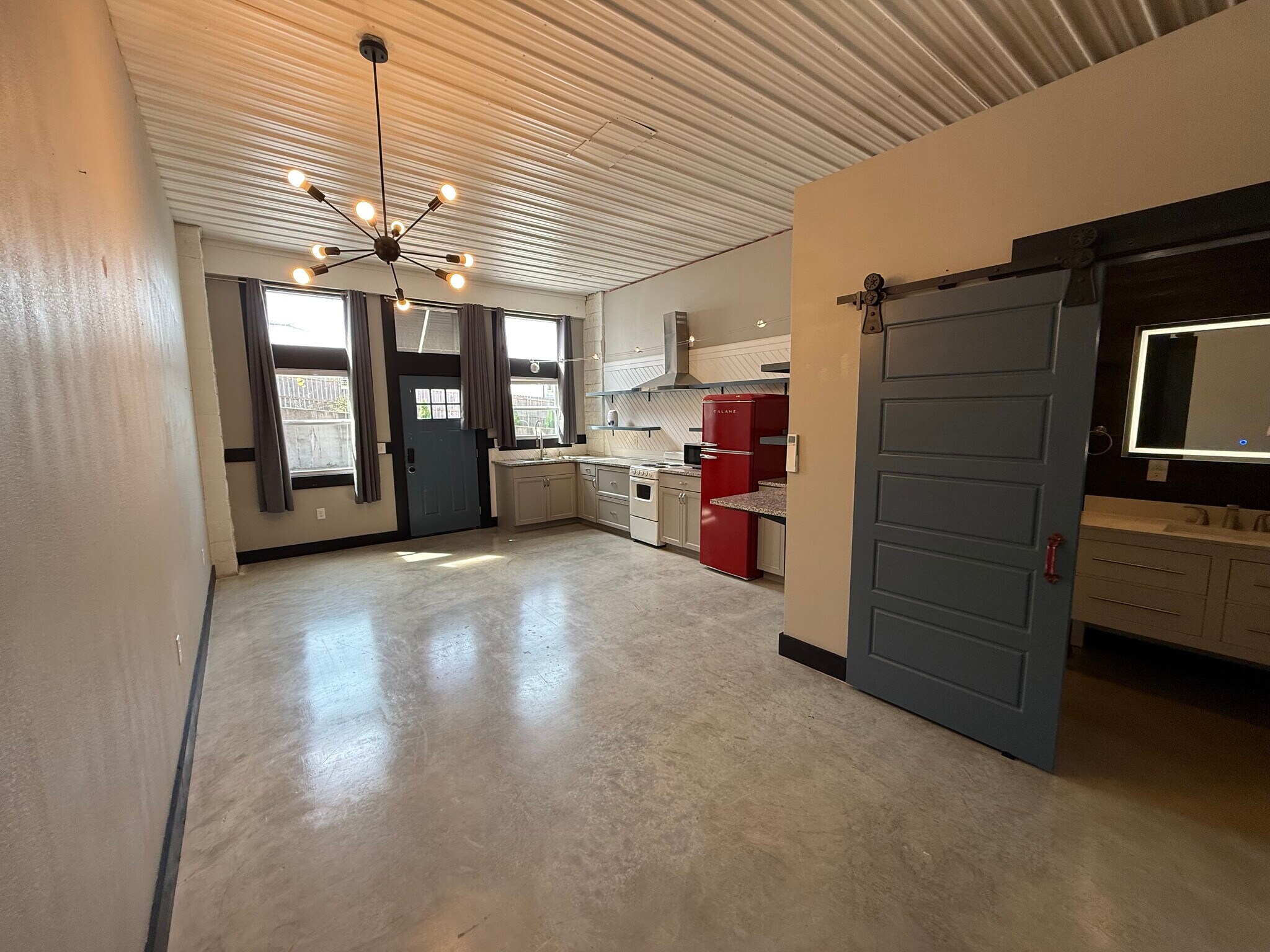 Building Photo - 475 S Hickory St