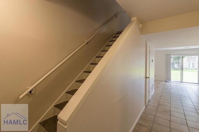 Building Photo - 901 Olmstead Dr
