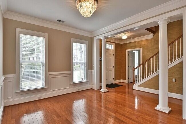 Building Photo - Wildewood in Northeast Columbia--Offering Self Guided Tour with RENTLY!