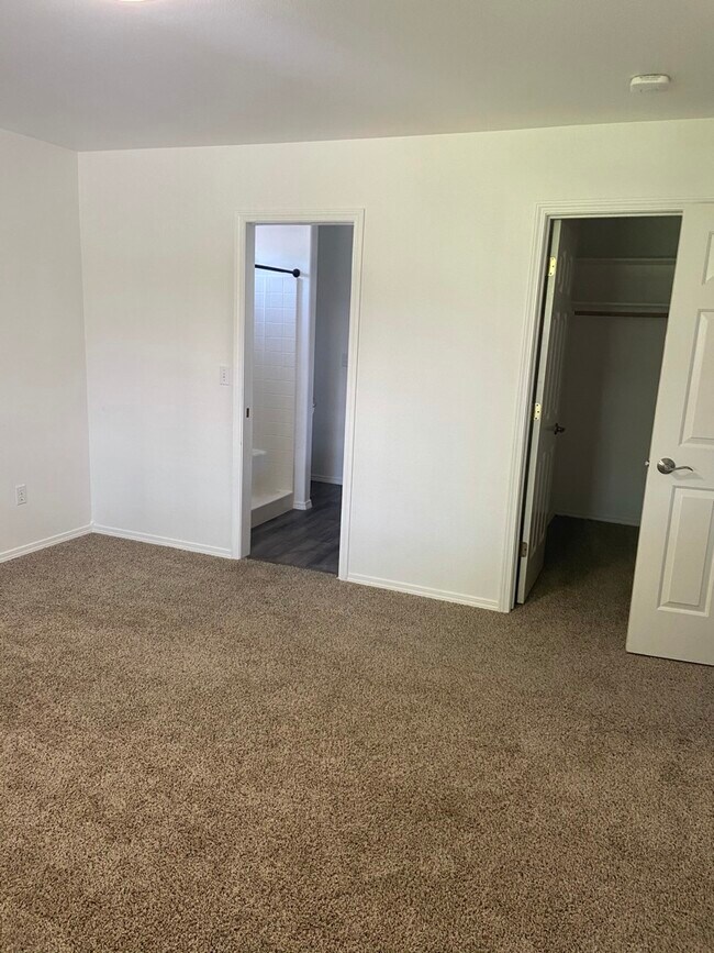 Building Photo - 1745 Challis Dr