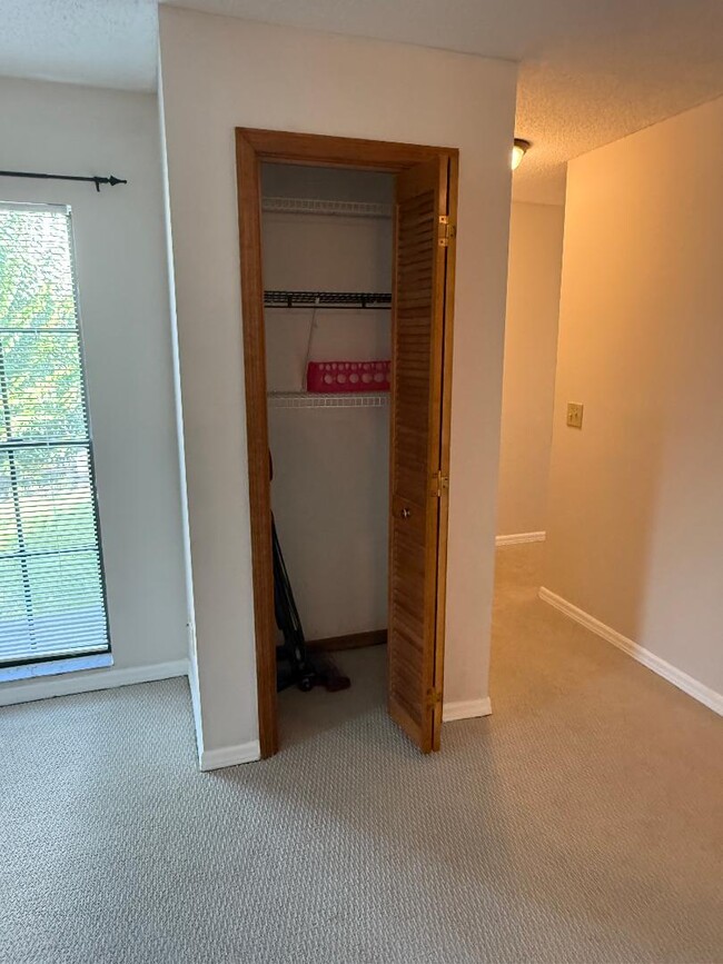 Building Photo - 13048 Village Chase Cir