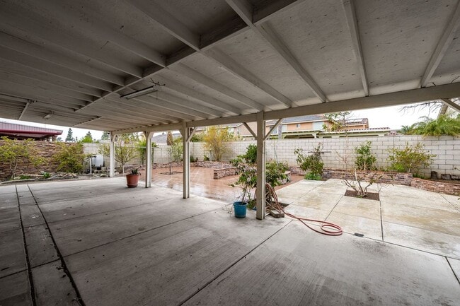 Building Photo - 14964 Pepperdine Dr