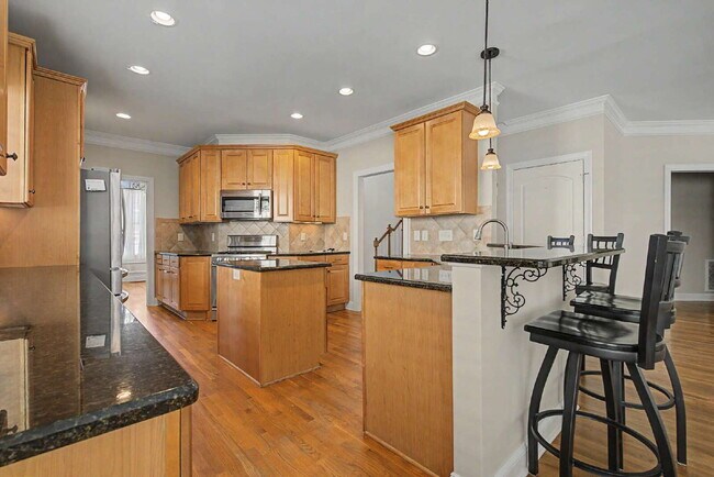 Building Photo - Spacious and Move-in Ready 4-Bedroom in Cary!