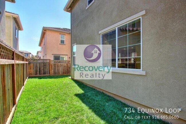 Building Photo - 734 Equinox Loop