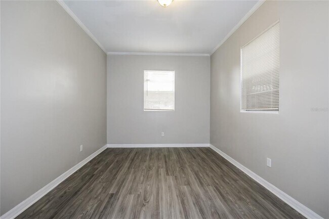 Building Photo - 6813 N Clearview Ave