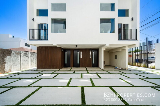 Primary Photo - Beautiful Modern Duplex in the heart of No...