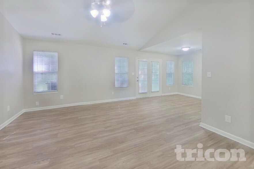 Building Photo - 6603 Cedar Cliff Dr