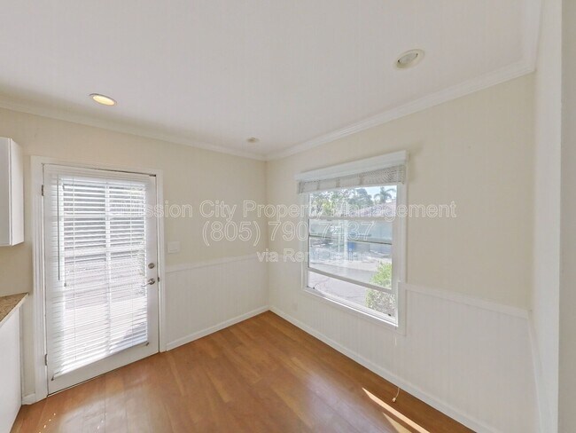 Building Photo - 515 N Alisos St