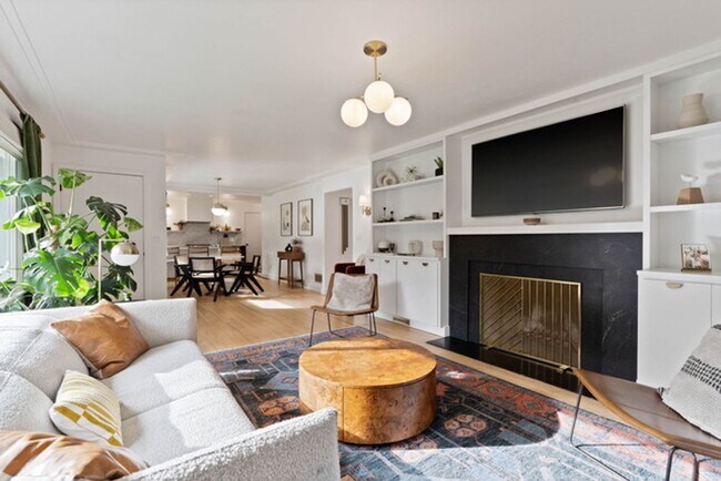 Building Photo - Beautiful Single Family Home!