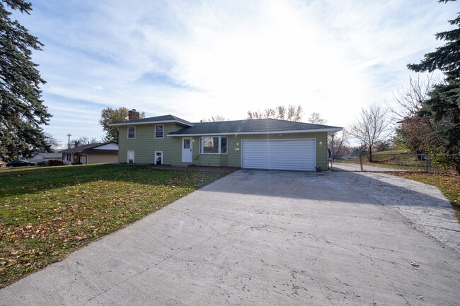 Primary Photo - 445 Walnut Ln