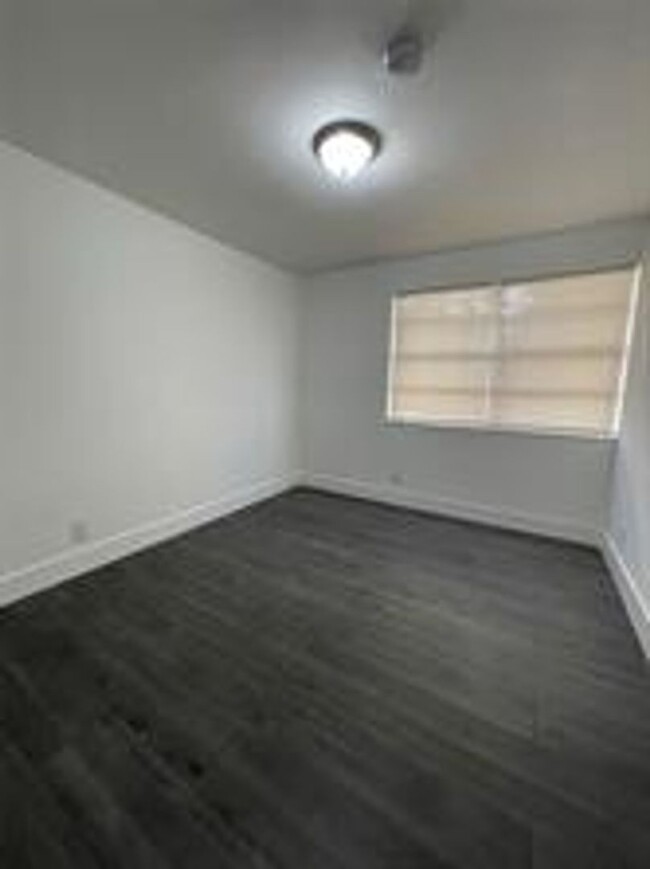 Building Photo - Charming 3-Bedroom, 2-Bathroom Apartment i...