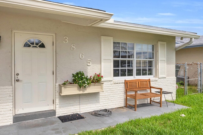 Building Photo - 3865 Vancott Cir