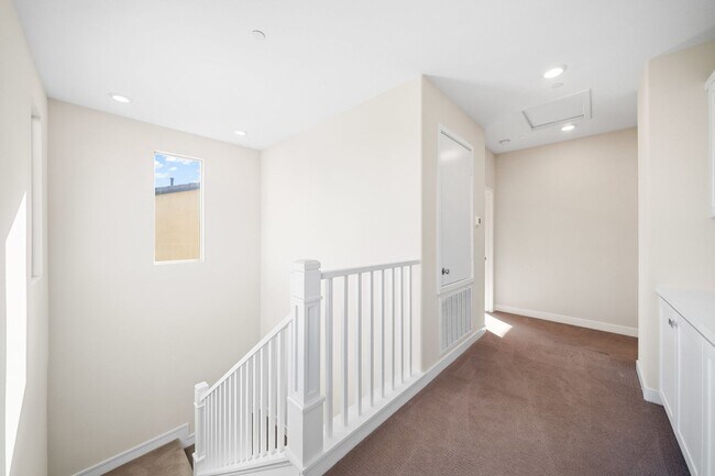 Building Photo - Split level floor plan on a gorgeously upgraded home