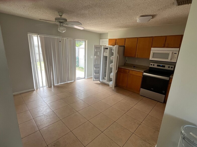 Building Photo - 2257 Palmwood Dr