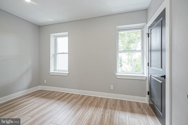 Building Photo - 323 S 51st St