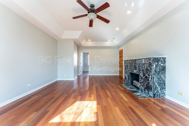 Building Photo - 4406 N Sacramento Ave